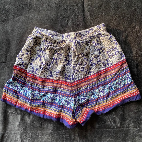 Patterned tie front shorts - Picture 2 of 4
